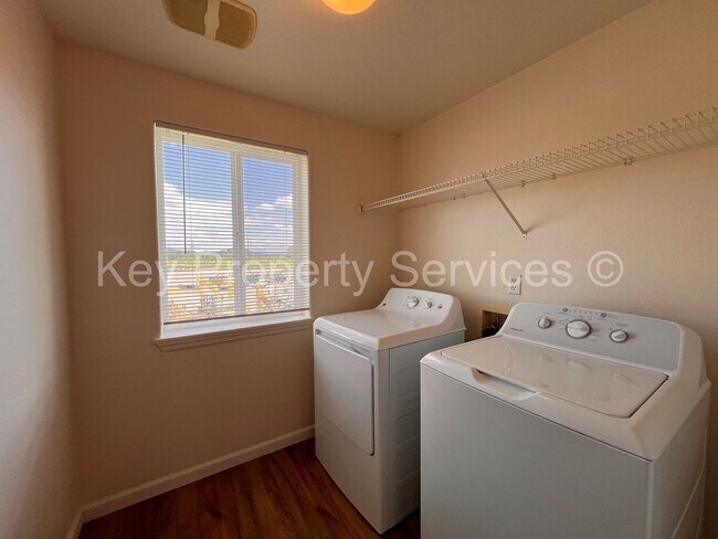 Building Photo - MOVE IN SPECIAL! HALF OFF FIRST FULL MONTH...