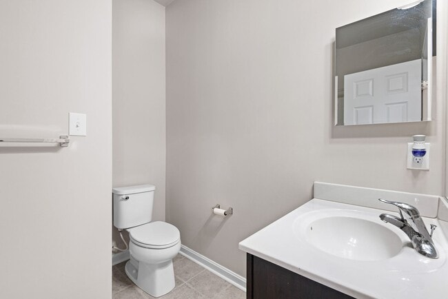Building Photo - 659 McComb Pl