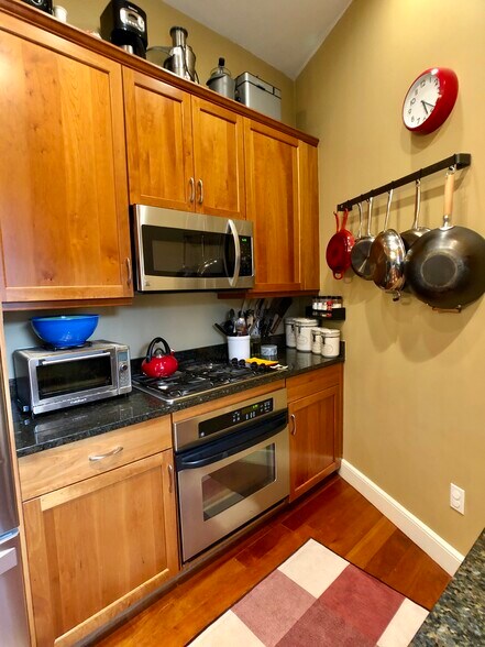 Building Photo - 408 Columbus Ave