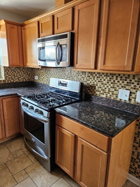 Building Photo - 6104 N Damen Ave