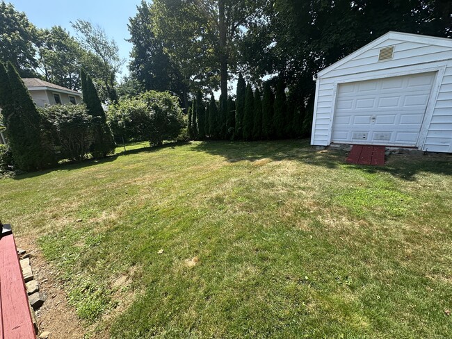Building Photo - 18 Woodmont Rd