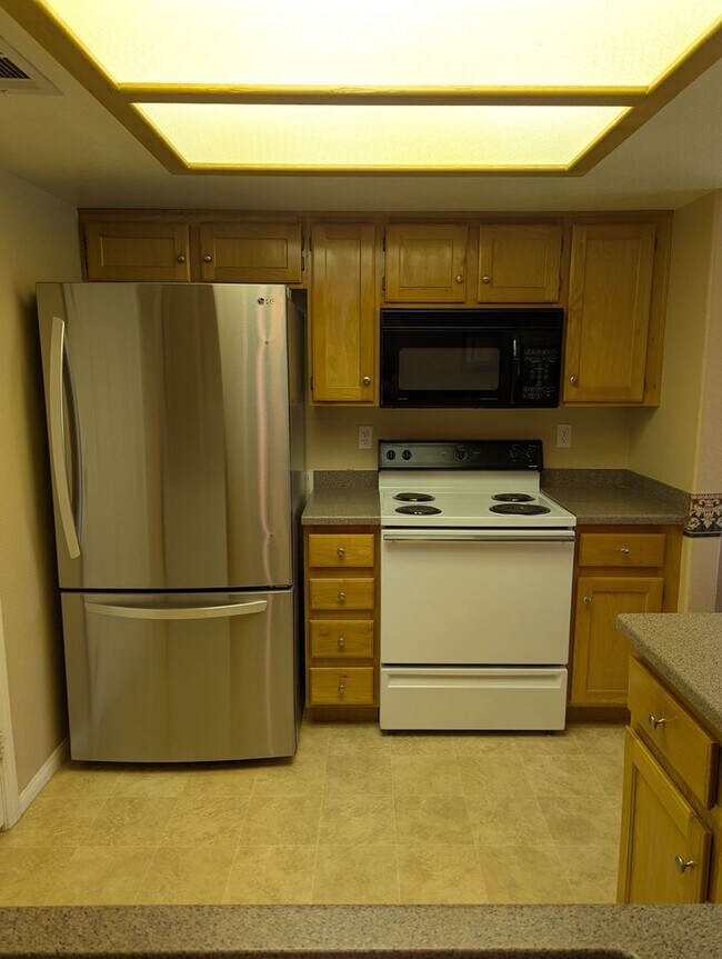 Building Photo - Furnished Condo at the Falls!
