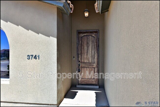 Building Photo - 3741 Loma Adriana
