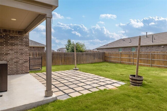 Building Photo - 445 Shiner Ln