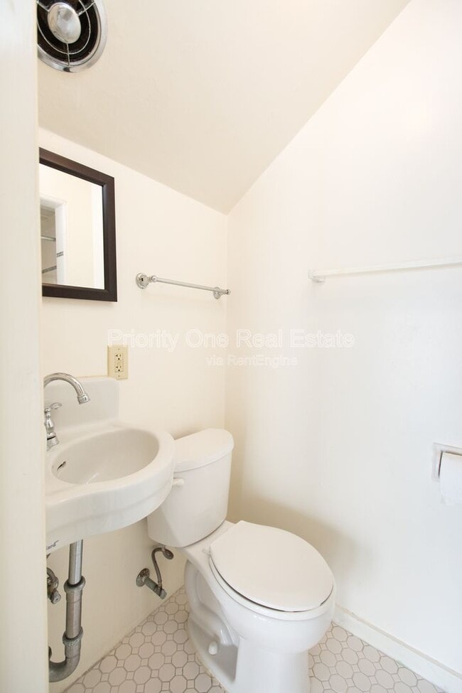 Building Photo - 713 Venice Ct.