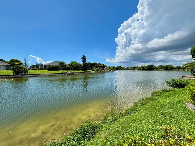 Building Photo - 1324 SE 6th Ave