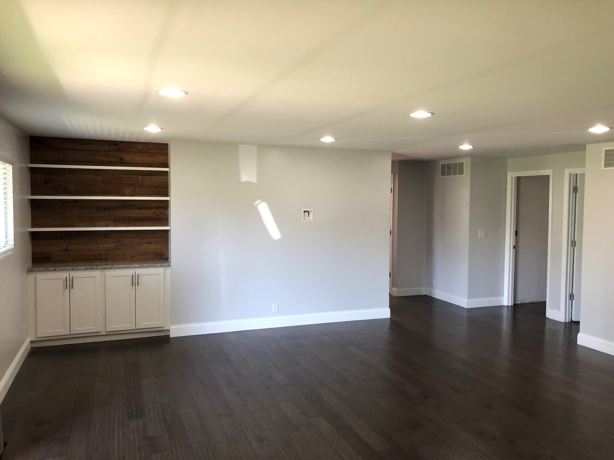 Family room - 1025 Sherbrooke Rd