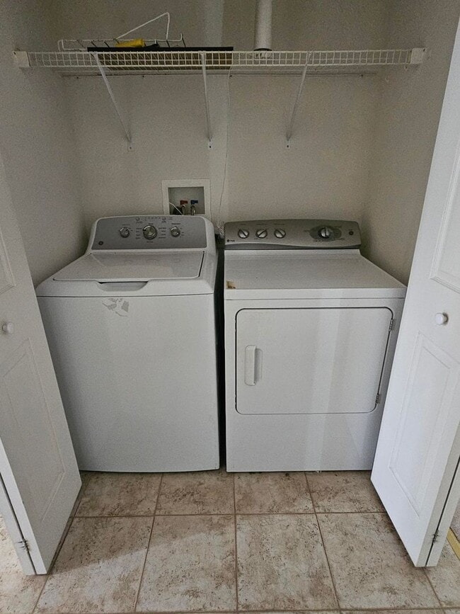 Building Photo - 830 Woodline Dr