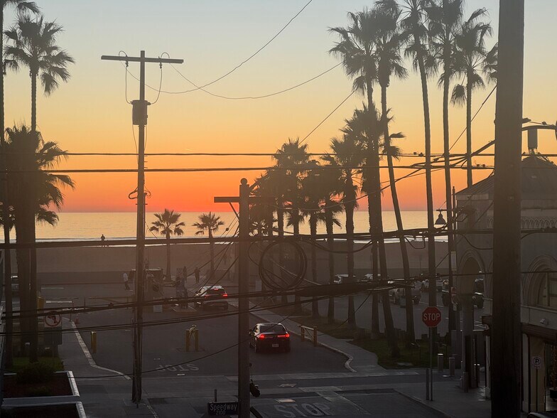 View from front balcony - 18 N Venice Blvd