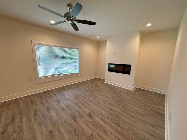 Building Photo - 3BR/3.5BA For Rent