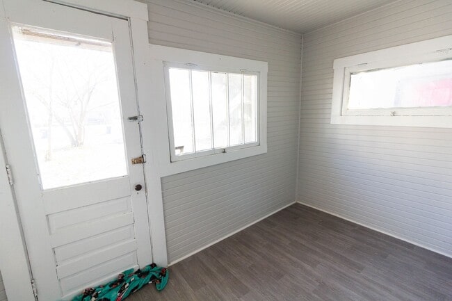 Building Photo - Very Large 1 Bed / 1 Bath