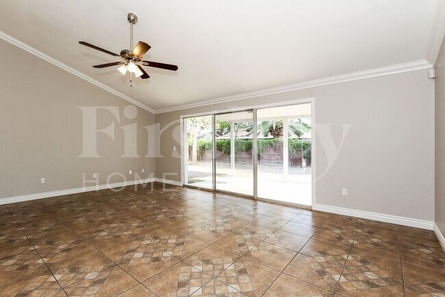 Building Photo - 5627 W Sunnyslope Ln