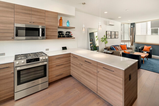 Building Photo - 208 16th Ave