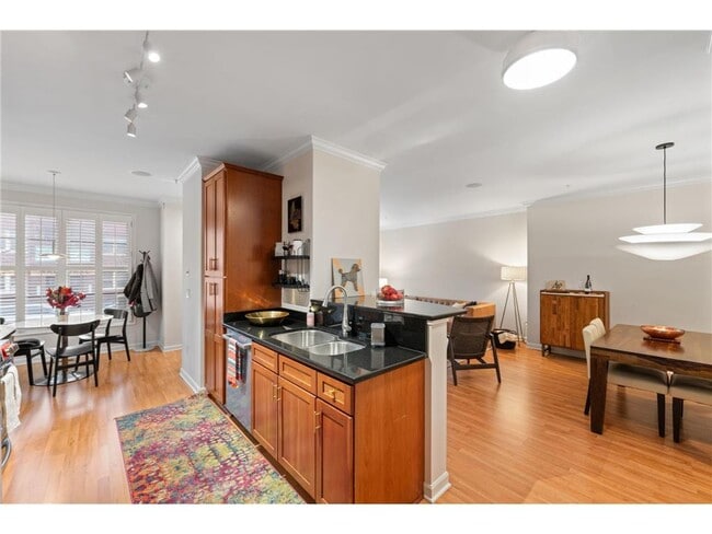 Building Photo - 1008 Portland Ave