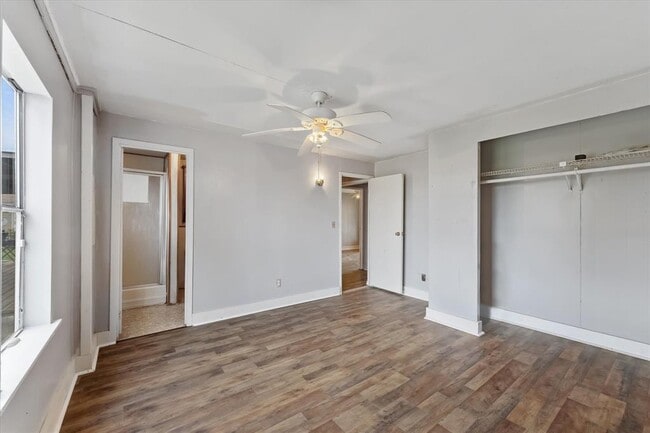 Building Photo - 606 N Pine Hill St