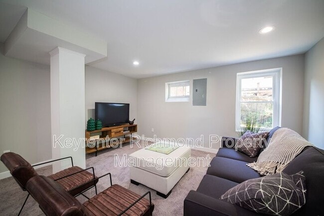 Building Photo - 1001 Colonial Ave