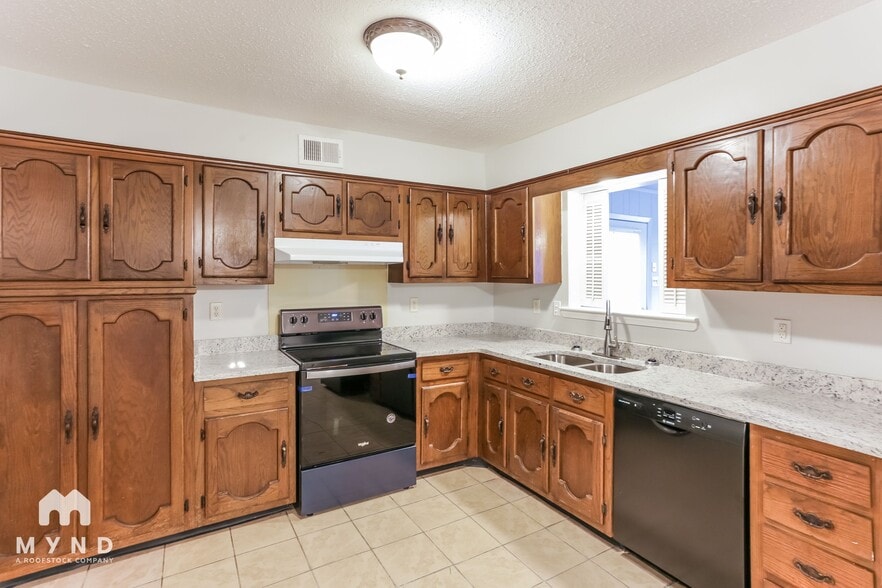 Building Photo - 2975 Fairlane Dr