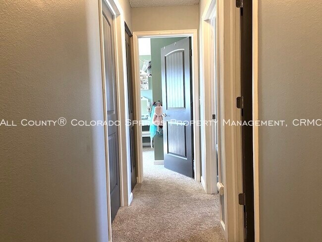 Building Photo - 5020 Wainwright Dr