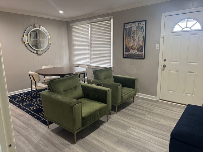 Building Photo - 2 Bedroom 1 Bath Duplex Located in Kingsport, TN