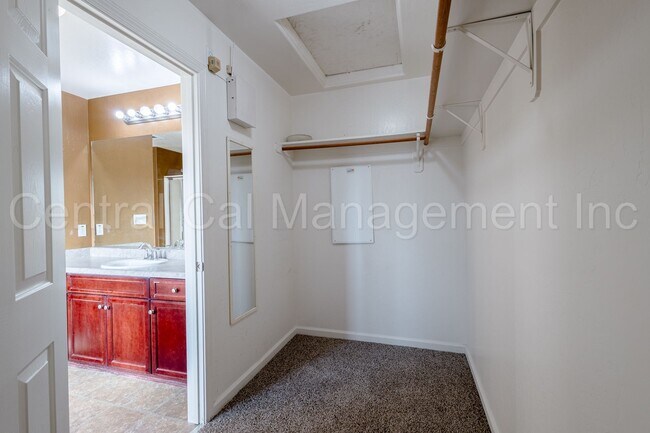 Building Photo - Large 4 Bedroom/2.5 Bath Home with a Large Loft - $2795 Per Month!