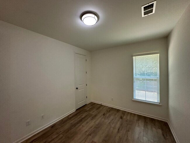 Building Photo - 4998 Farmland Way