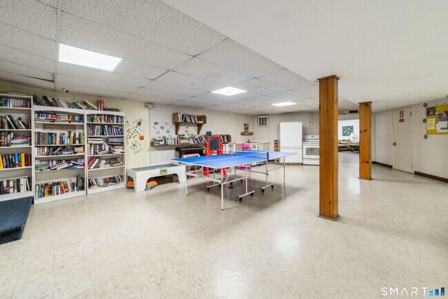 Building Photo - 1700 Broadbridge Ave