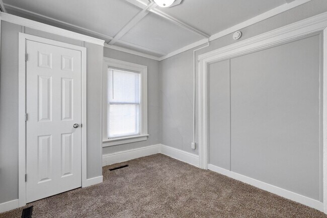 Building Photo - Don't Miss Out On This Amazing 3 bed 1 1/2...
