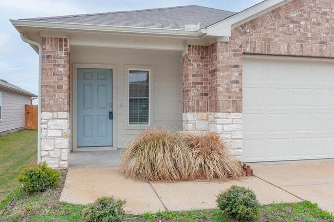 Building Photo - $300 Off First Month's Rent!