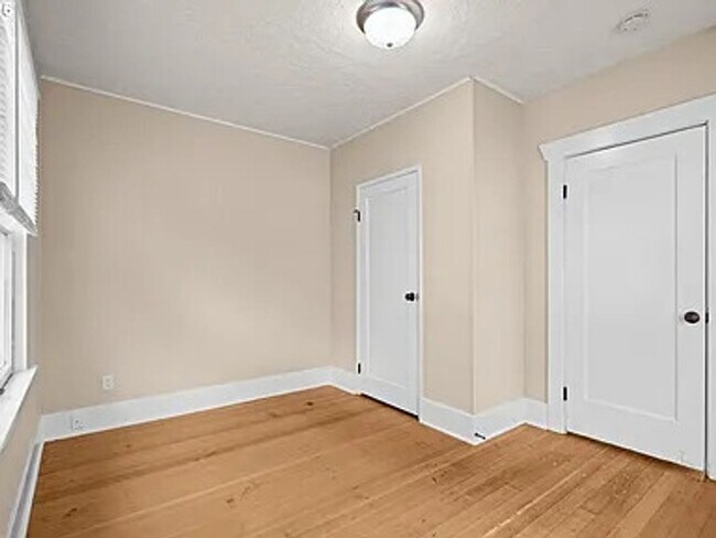 Building Photo - GPM657 - SE Raymond Ct. (T1)