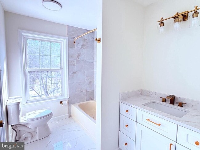 Building Photo - 2305 Westfield Ct