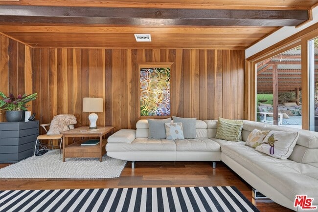 Building Photo - 1738 Topanga Skyline Dr