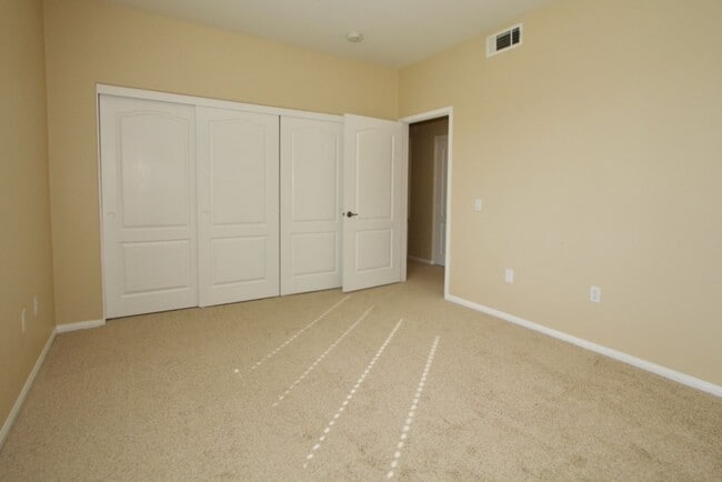 Building Photo - Carlsbad Condo West of 5 Freeway with Lagoon Views - Available June 1st!