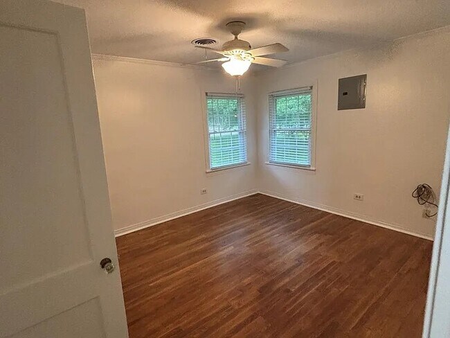 Building Photo - 1705 Lotus Ln