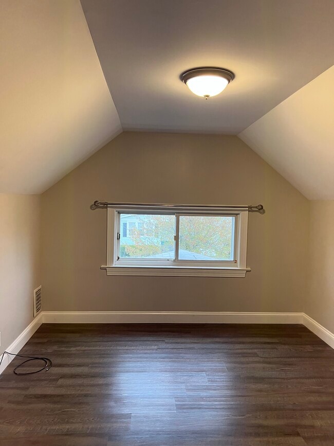 Building Photo - 101 Maple Ridge Ave