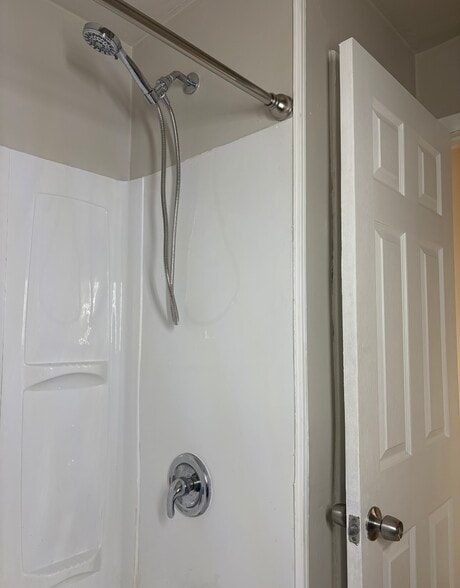 Building Photo - 321 Forrest Ave