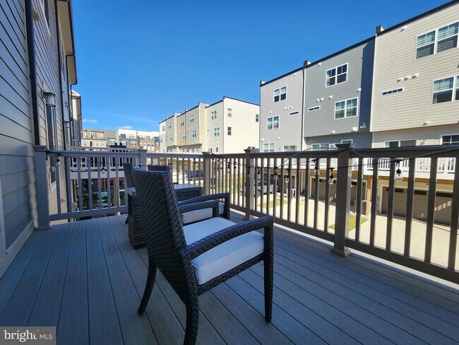Building Photo - 140 Stowe Dr