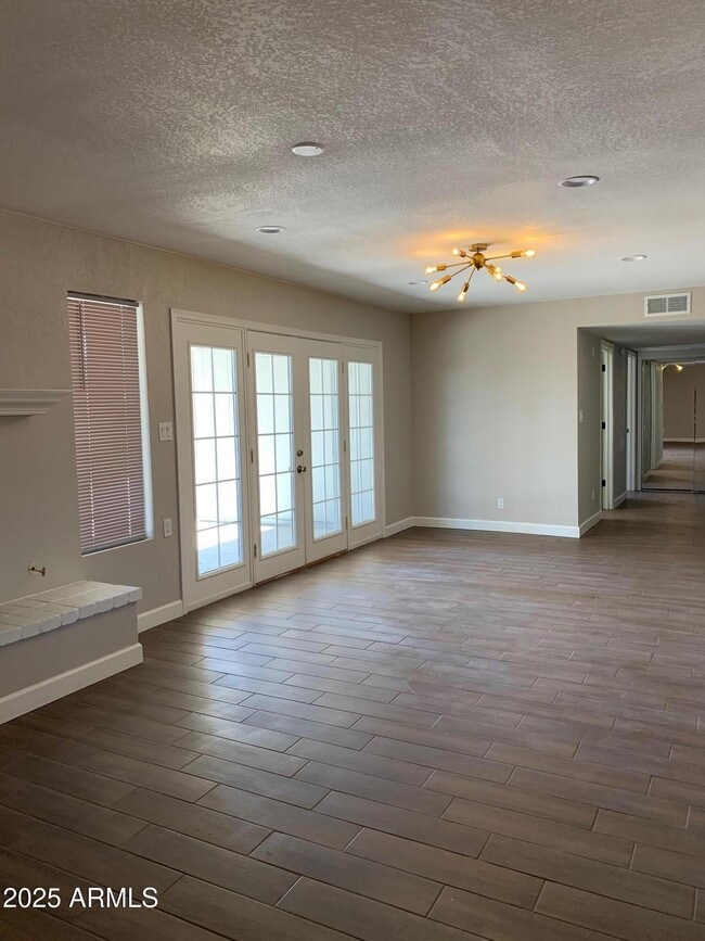 Building Photo - 6943 E Loma Land Dr