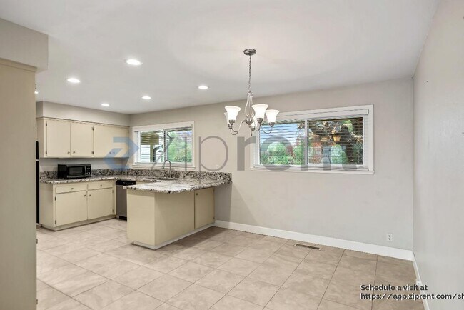 Building Photo - 48 N Lake Dr