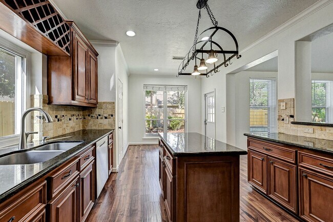 Building Photo - 15127 Trumpet Vine Ln