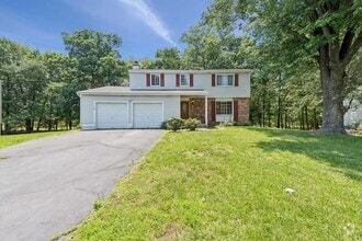 Building Photo - Home in Highly Desirable Forest Ridge!