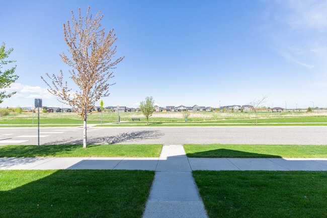 Building Photo - 136 Bull Frog Dr