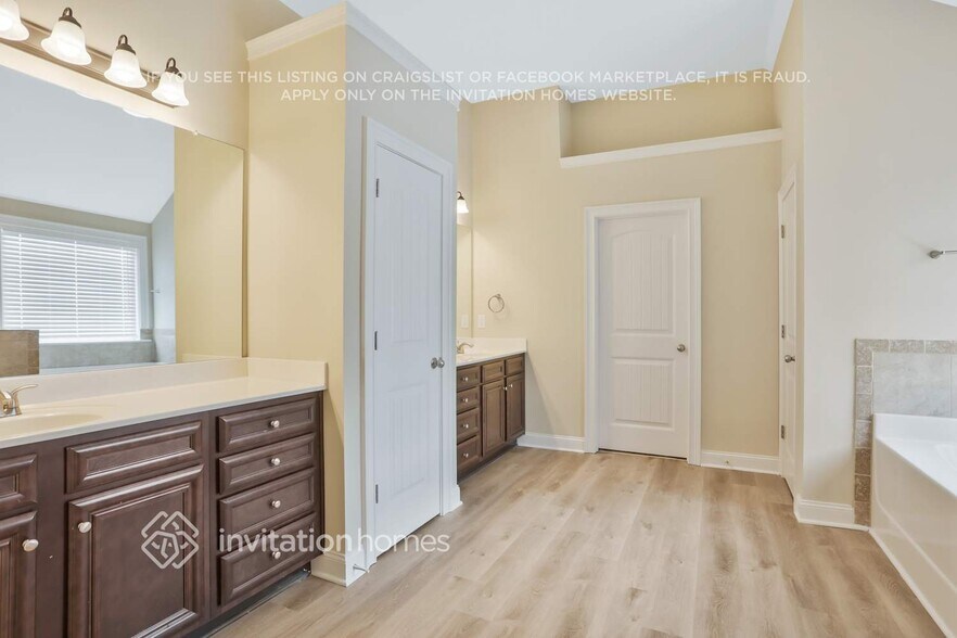 Building Photo - 598 Silver Oak Dr