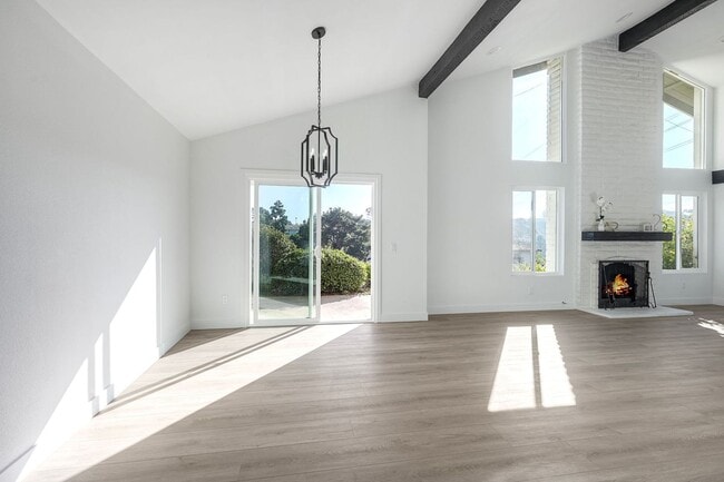 Building Photo - Beautifully remodeled single-story home in the heart of Solana Beach!