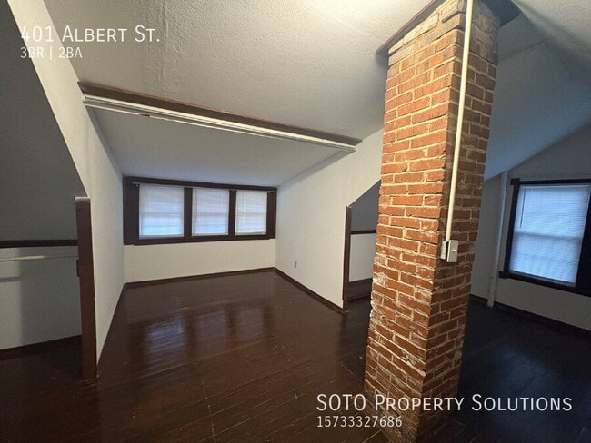 Building Photo - 401 Albert St