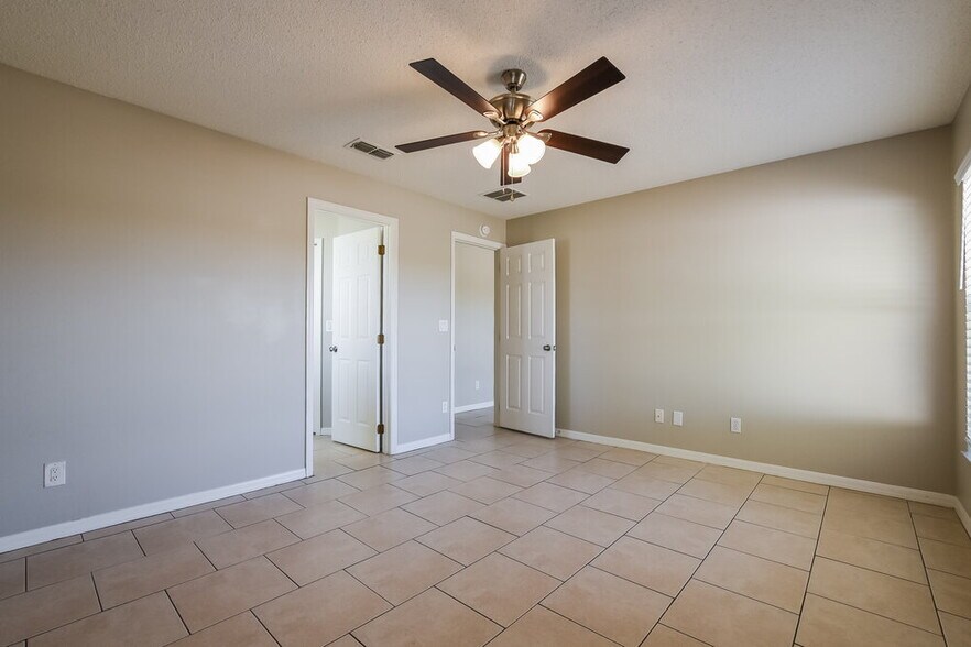 Building Photo - 11752 Foxglove Dr
