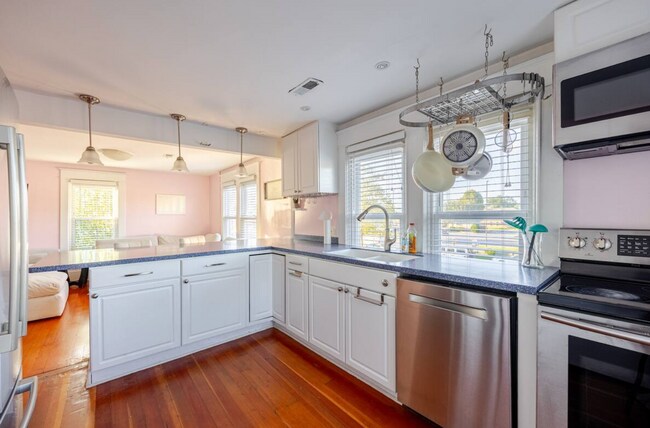 Building Photo - 1019 Berryville Ave