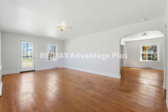 Building Photo - Beautiful brick home with full basement in Prospect