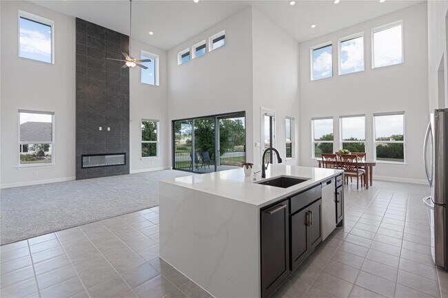 Building Photo - 301 Northcrest Dr