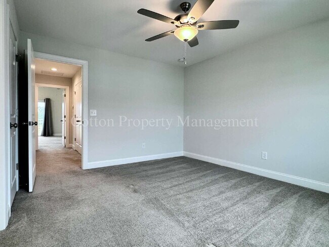 Building Photo - 4732 Siddons Dr