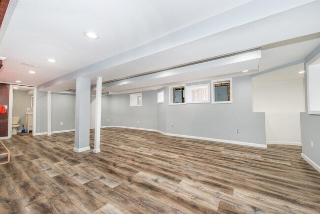 Building Photo - 894 AVENUE C